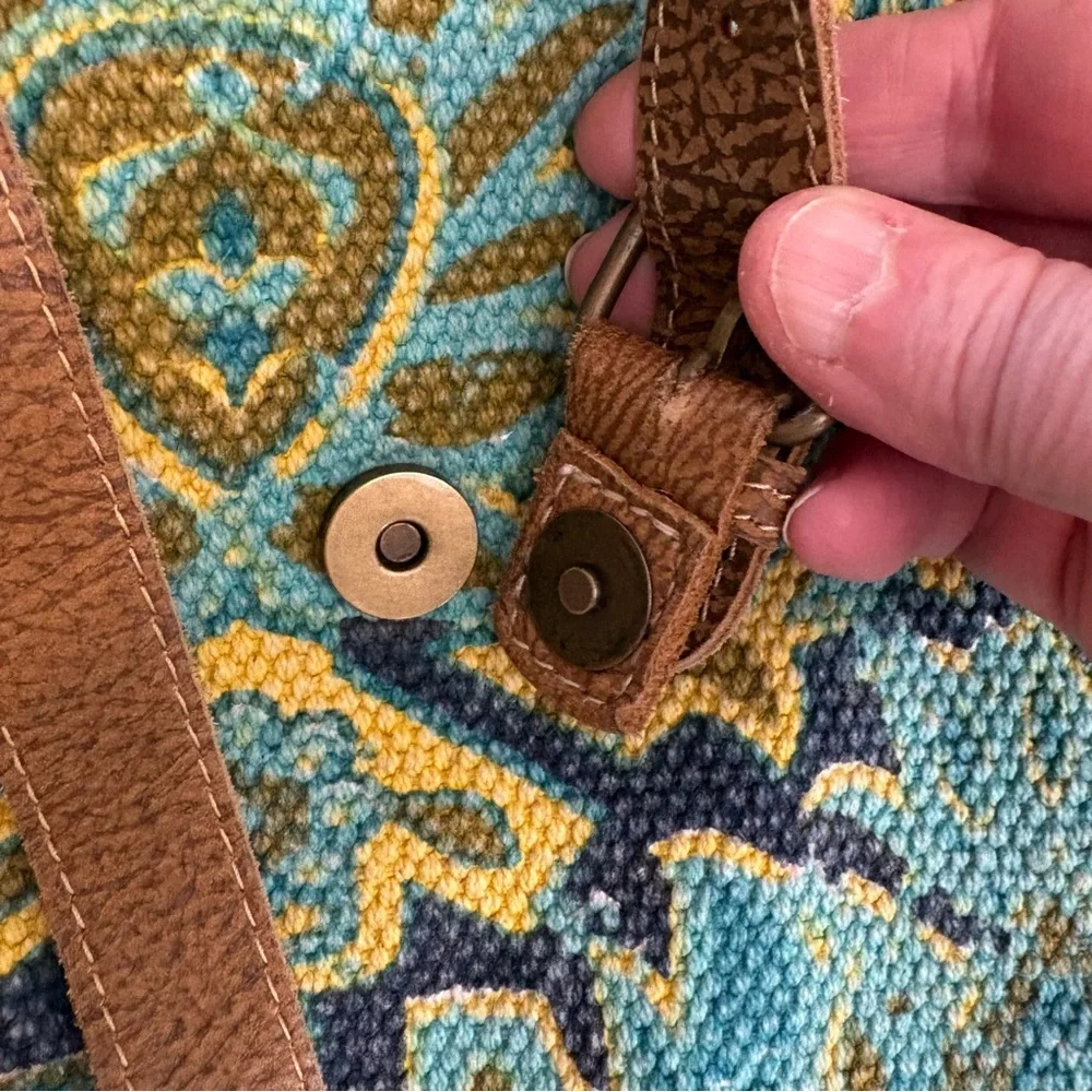 Myra Bag Aqua Magic Weekender Bag. 18” x 25”.